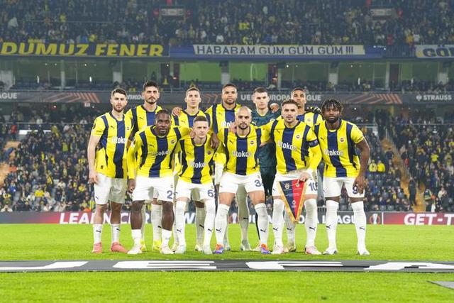 Fenerbahçe'nin eski yıldızı o itirafıyla taraftarı çılgına çevirdi! Tuttuğu takımı açıkladı...