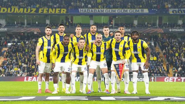 Fenerbahçe'nin eski yıldızı o itirafıyla taraftarı çılgına çevirdi! Tuttuğu takımı açıkladı...