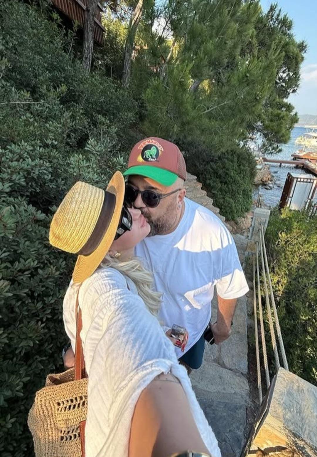 MasterChef jürisi Somer Sivrioğlu 25 yaş küçük sevgilisiyle aşk tatilinde! Havuz pozları olay oldu 1