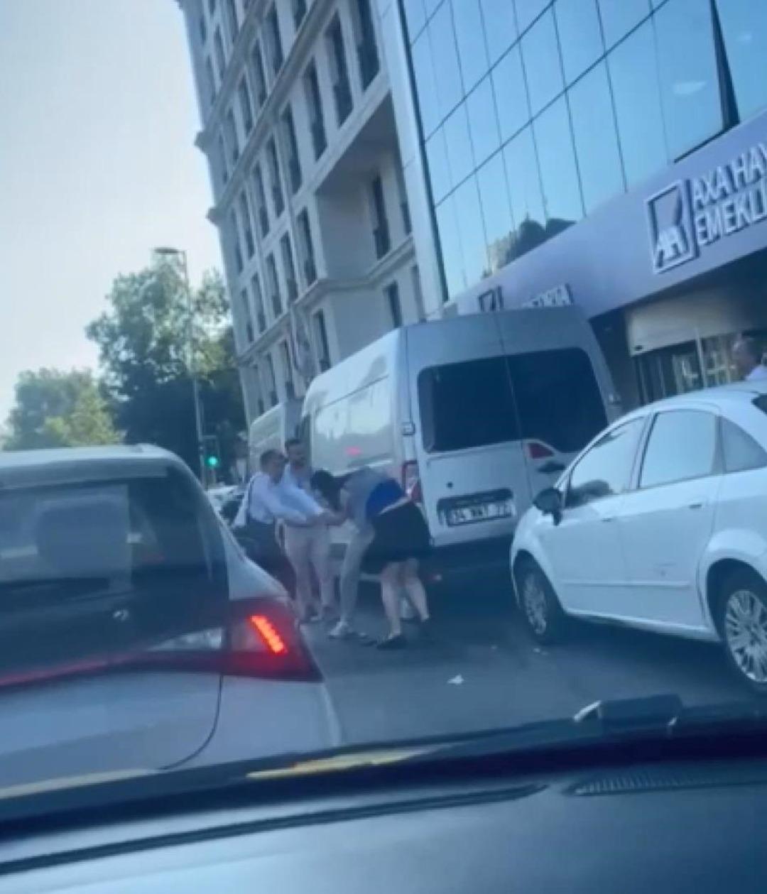 Bu sefer kadın darp etti! Sigarasını söndürmesini istedi diye taksiciye saldırdı... 1