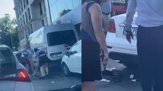 Bu sefer kadın darp etti! Sigarasını söndürmesini istedi diye taksiciye saldırdı...