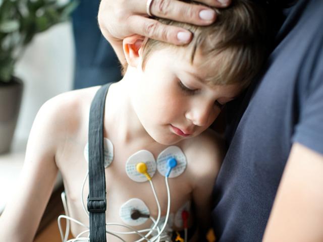 Çocuk kardiyolojisi uzmanından uyarılar: Çocuğunuzun kalp sağlığı için bu 10 belirtiye dikkat!  