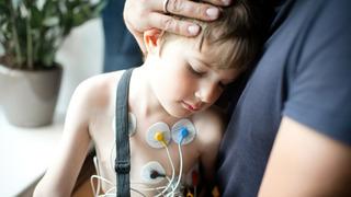 Çocuk kardiyolojisi uzmanından uyarılar: Çocuğunuzun kalp sağlığı için bu 10 belirtiye dikkat!  