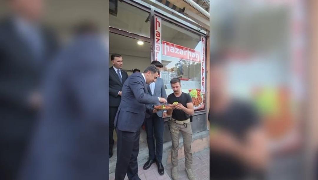 1200xauto Tunceli Valisi'nin koruması gündem oldu! Görüntüleri herkesi güldürdü, Vali, 'bizi nasıl koruyacak' dedi