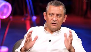 Özel'den gündem yaratacak göndermeler