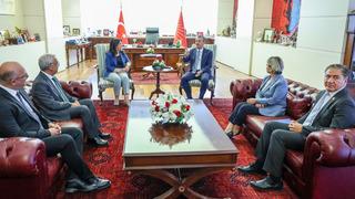 DEM Parti heyeti CHP lideri Özgür Özel'i ziyaret etti! Görüşme sonrası dikkat çeken açıklama: Farklı beklentiler var