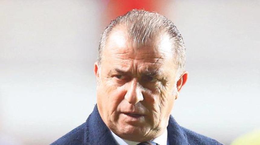 Fatih Terim bir futbolcusunu b&ouml;yle &ouml;vd&uuml;!