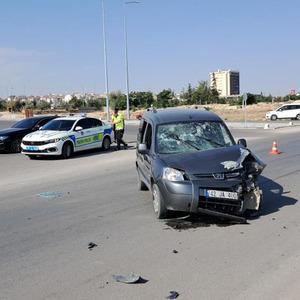 Karaman'da otomobille hafif ticari araç çarpıştı: 1 yaralı