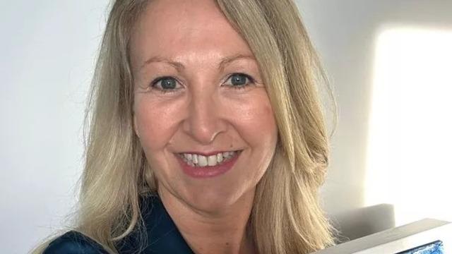 Ölü insanların küllerini bakın ne yapıyor! İlk önce annesiyle denedi...