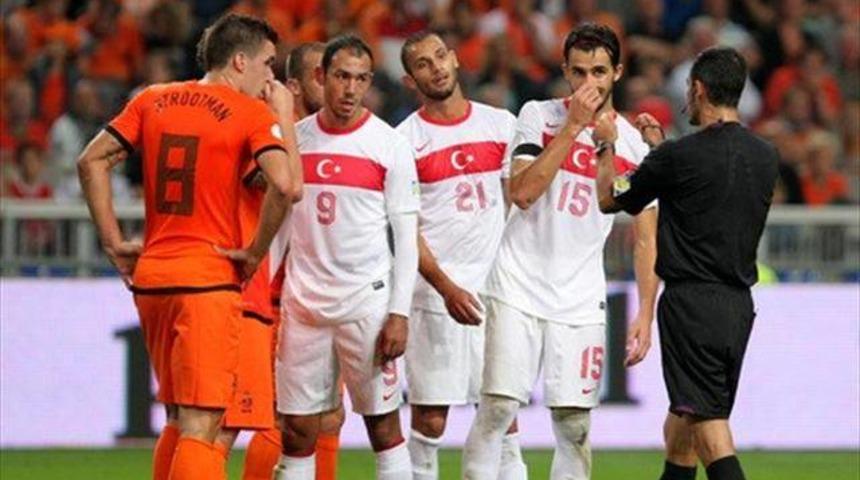 Hollanda'nın ilk 11'i belli oldu!