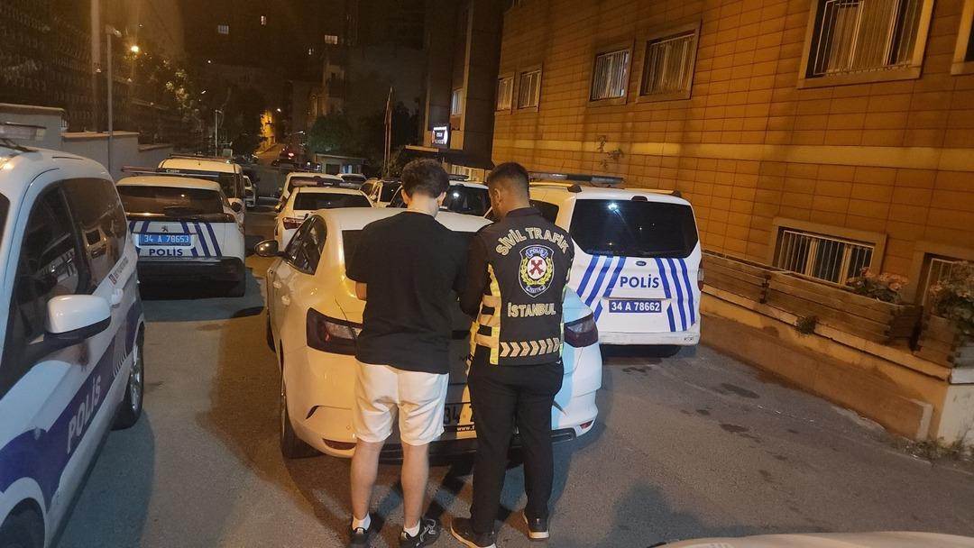 Havaya ateş açıp tüm trafiği riske attılar! Magandalar kameraya işte böyle yansıdı... 2