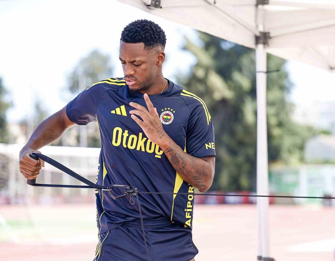 Jhon Duran, sarı-lacivertli formayla ilk antrenmanına çıktı! 1