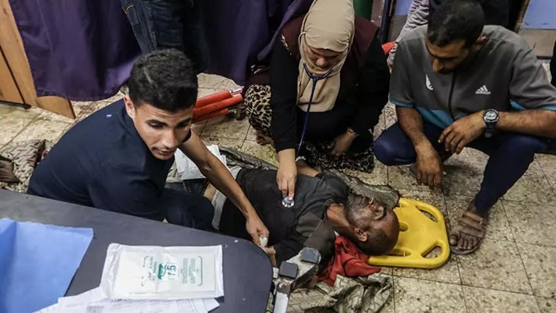 Ne kutsal biliyor ne din ayırt ediyor! İsrail, bu kez de Gazze Şeridi’ndeki Kutsal Aile Katolik Kilisesi’ni vurdu, 3 kişi öldü!  1