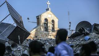 Ne kutsal biliyor ne din ayırt ediyor! İsrail, bu kez de Gazze Şeridi’ndeki Kutsal Aile Katolik Kilisesi’ni vurdu, 3 kişi öldü! 