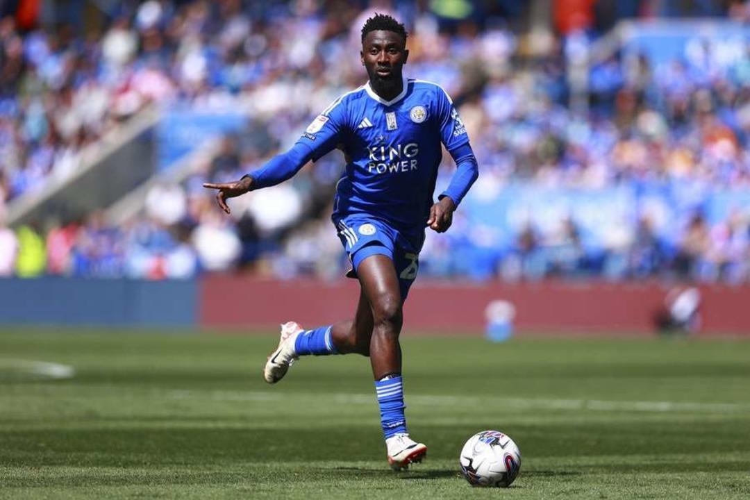 Fenerbahçe de Yves Bissouma nın alternatifi belli oldu! Wilfred Ndidi serbest kalma maddesi ile direkt transfer olabilir... 2