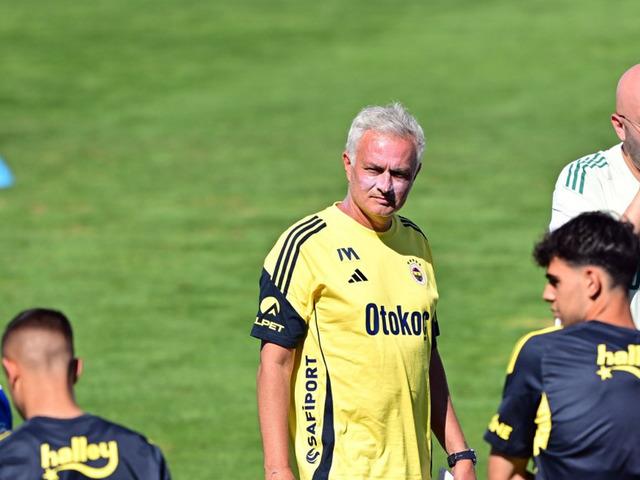 Fenerbahçe Portekiz kampında hazırlık maçına çıkıyor! Yeni transferlerden Archie Brown ilk 11 de sahne alıyor...