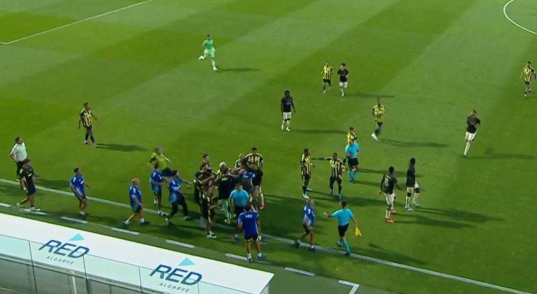 Hazırlık maçında ortam çok gerildi! Portimonense - Fenerbahçe maçı adeta savaş alanına döndü... 1