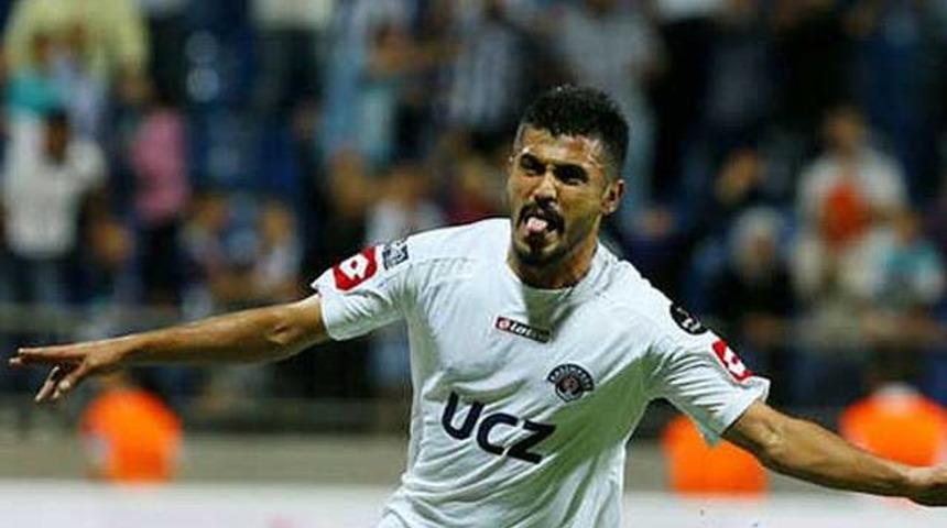 Kasımpaşa H&uuml;seyin Kala'nın biletini kesti