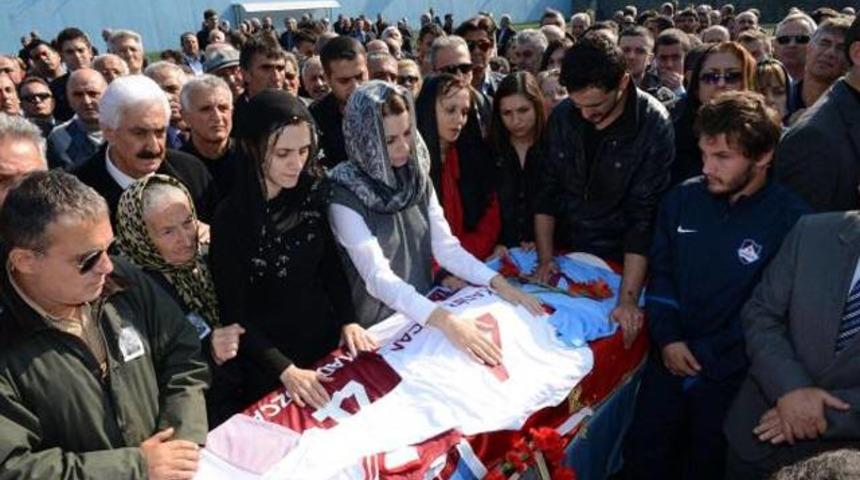 Efsane futbol adamı Kadir &Ouml;zcan toprağa verildi!