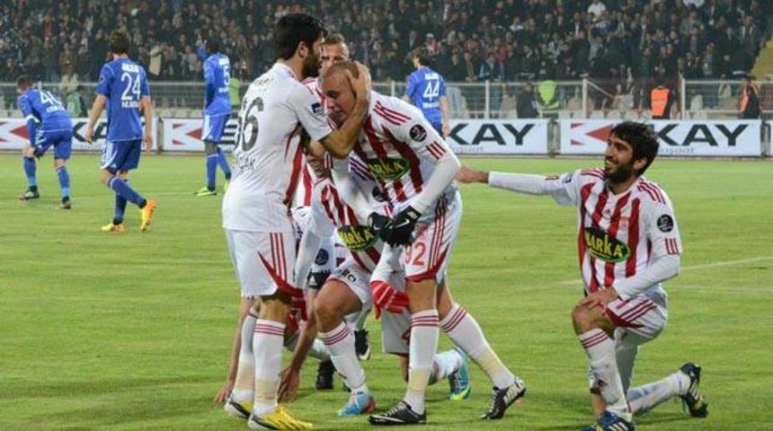 Sivas zirveyi zorluyor!