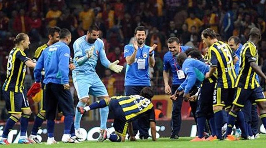 Ersun Yanal'dan, Mehmet Topuz'a sürpriz hediye