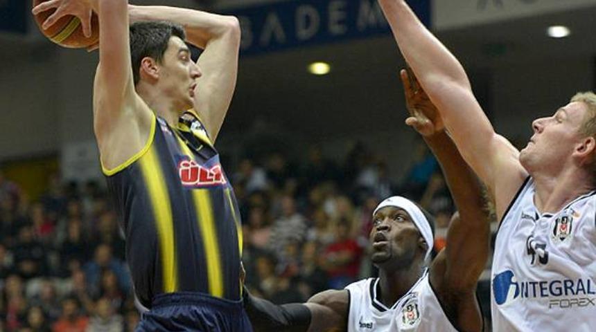 Derbide g&uuml;len Fenerbah&ccedil;e &Uuml;lker