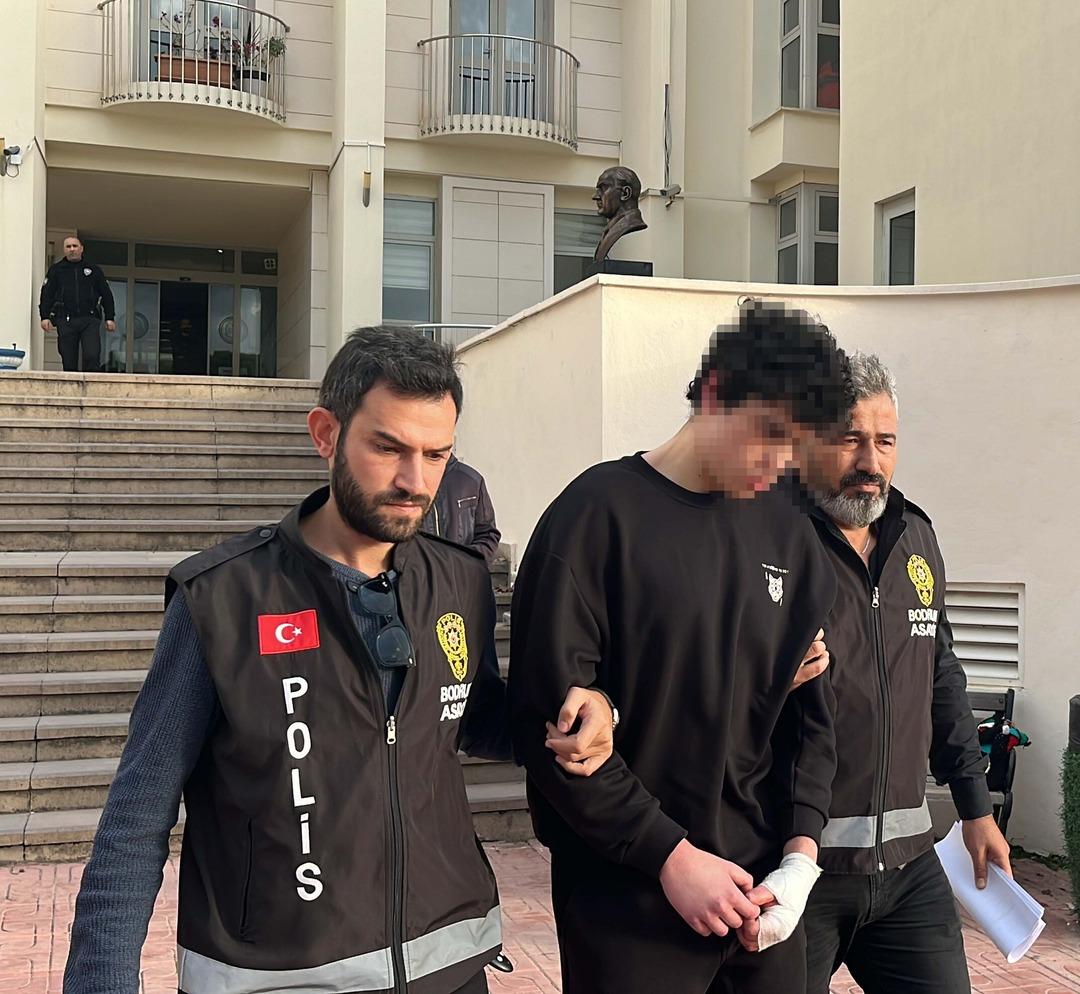 Annesinin boğazını kesip öldürmüştü! 24 yıl hapis cezasına çarptırıldı 1