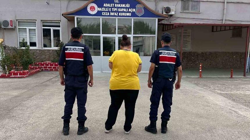 Aranan şahıslar jandarmadan kaçamadı