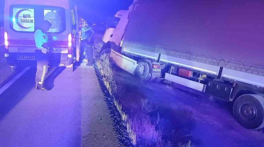 Karapınar’da tır şarampole düştü: 1 yaralı