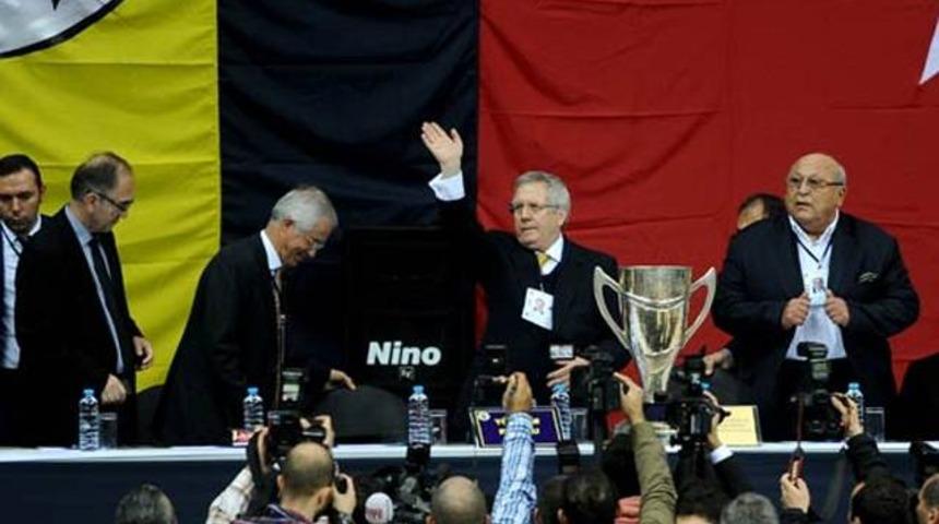 Fenerbah&ccedil;e Kongresi'nde k&uuml;f&uuml;r şoku