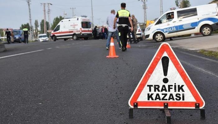 20623724-700x400 Bursa'da hafif ticari araç kamyonetle çarpıştı: 3 yaralı