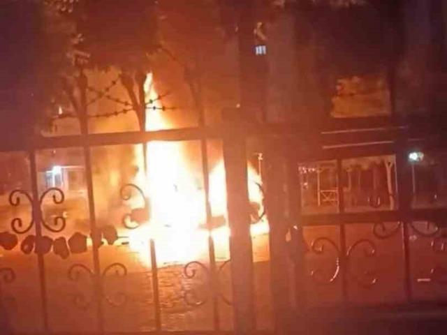 Diyarbakır’da bir şahıs önce aracını sonra kendini yaktı