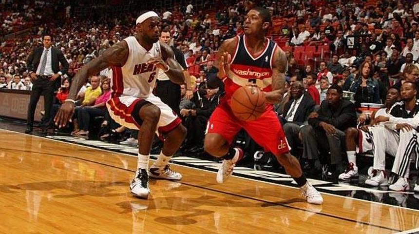 Lebron, Heat'i sırtladı!