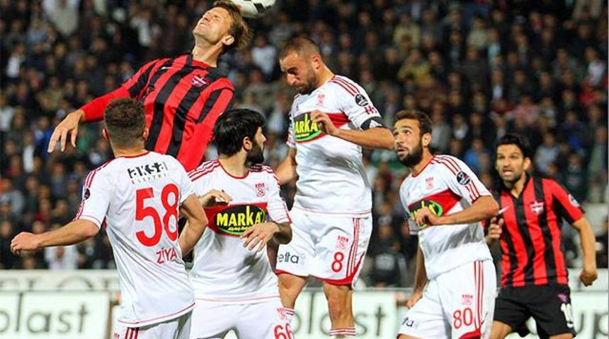 Yiğidolar Gaziantep'i dağıttı