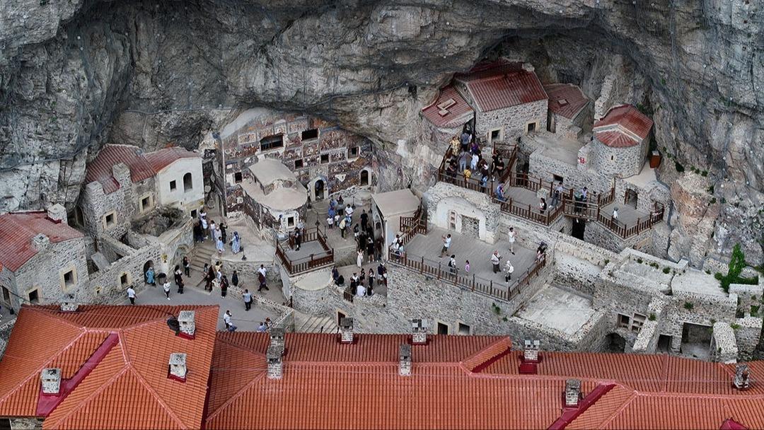 Ünlü manastıra 151 bin kişi tırmandı! Herkes akın ediyor, listenin ilk sırasında... 2
