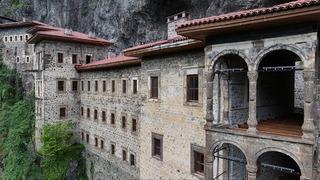 Ünlü manastıra 151 bin kişi tırmandı! Herkes akın ediyor, listenin ilk sırasında...