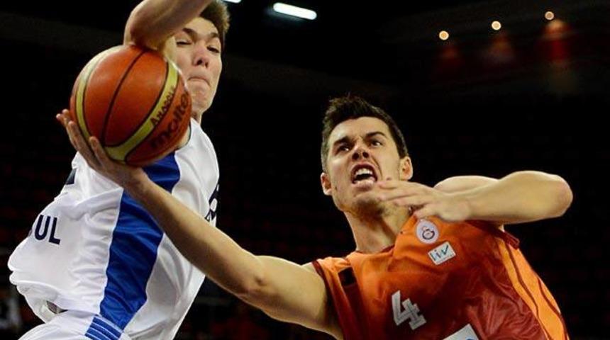 Aslan hayata d&ouml;nd&uuml;!