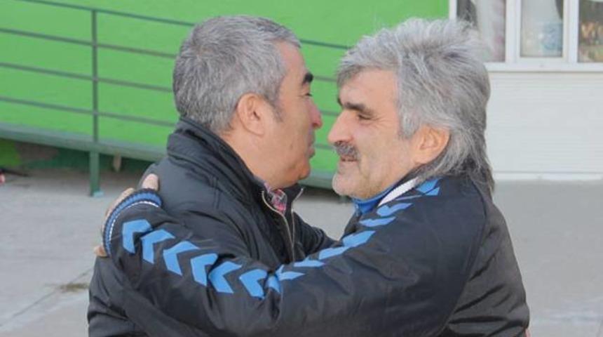 "M&uuml;thiş oynadılar"