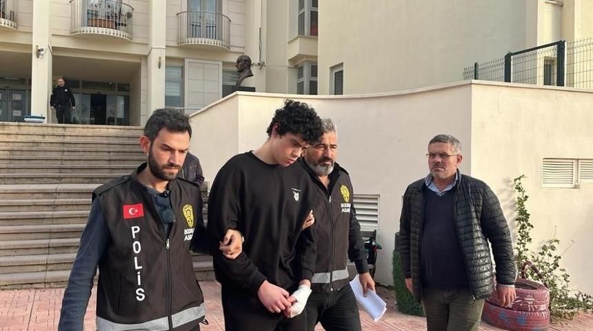 Cani evlat annesinin boğazını keserek öldürmüştü! 24 yıl hapis cezası aldı