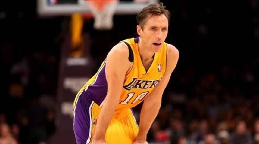 Steve Nash en az 2 hafta yok!