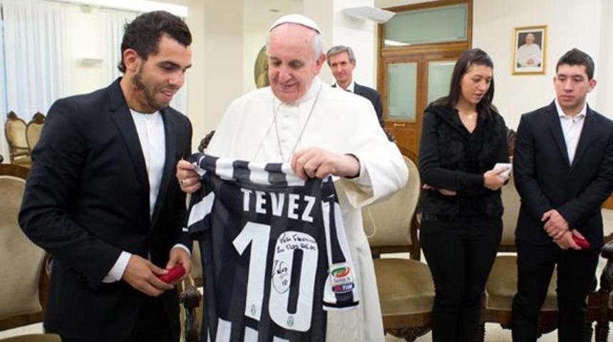 Tevez'den Papa'ya ziyaret!
