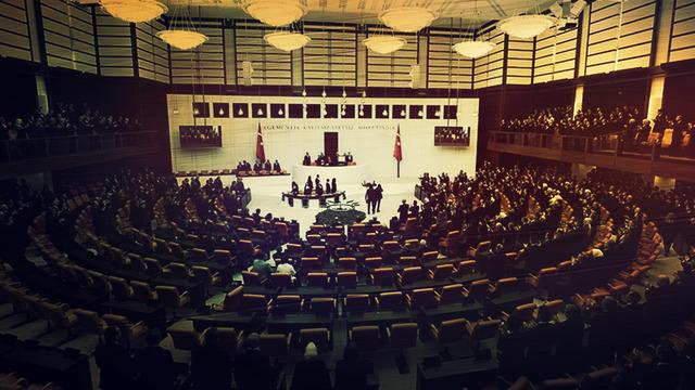 Zeytinlik yasasında 8 madde kabul edildi! 14.5 saat sürdü... Kürsü işgali ve arbede yaşandı