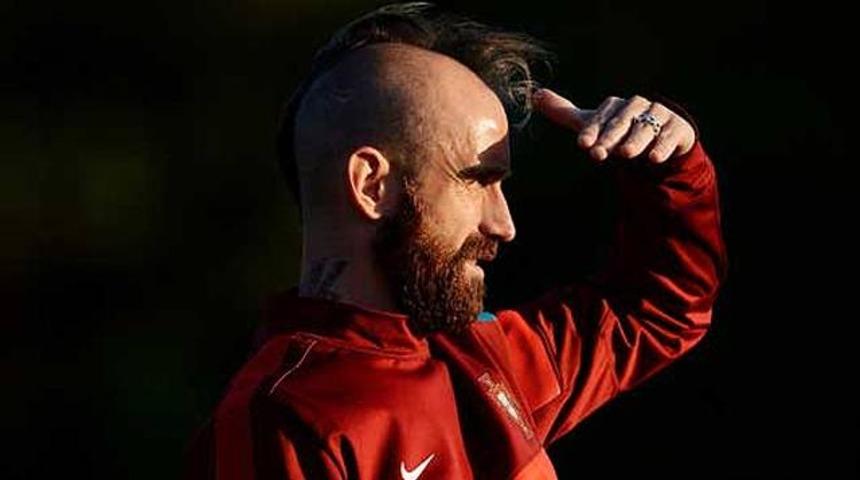 Raul Meireles, Bruno Alves'e sahip &ccedil;ıktı