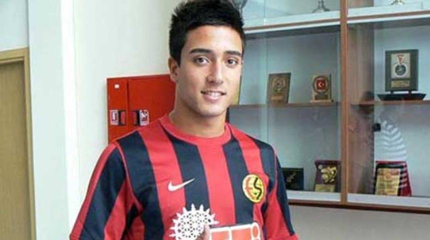 Fenerbah&ccedil;e ve Galatasaray bu ismin peşinde!