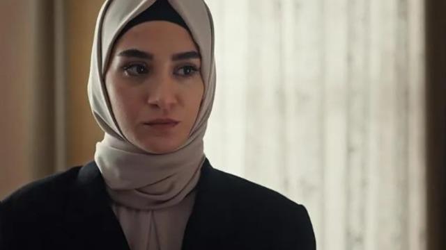 Akasya Durağı'nın Zeyno'su Sitare Akbaş'ın nişanlısı ünlü ailenin torunu çıktı! Duyanlar çok şaşırdı