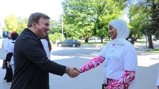 Vali Aydoğdu 12 farklı ülkeden Erzincan'a gelen 14 öğrenciyi ağırladı