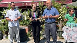 Vefat eden oğlu için Kur'an kursu öğrencilerine ikramda bulundu