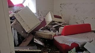 Ankara'da yağış sonrası su dolan dairenin duvarı yıkılarak kullanılmaz hale geldi