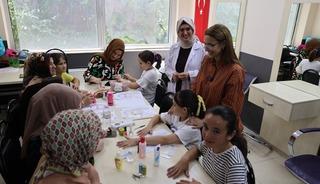 Başkan Vekili Abiş, anne-çocuk atölyelerinde miniklerin yetenekleri takip etti