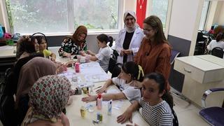 Başkan Vekili Abiş, anne-çocuk atölyelerinde miniklerin yetenekleri takip etti